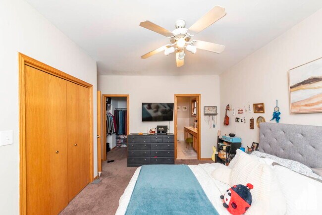 Building Photo - 1401 N Artesian Ave