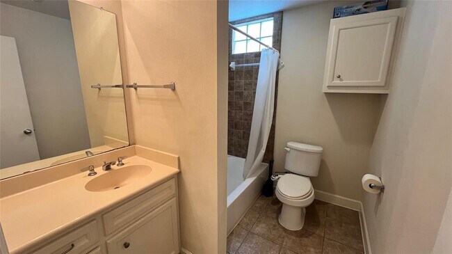 Building Photo - 2710 Hullsmith Dr