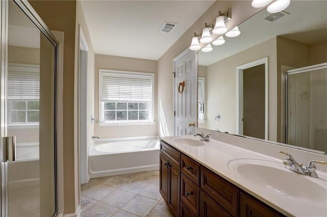 Building Photo - 11030 Brunson Dr