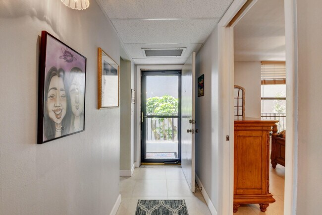 Building Photo - 19 Royal Palm Way