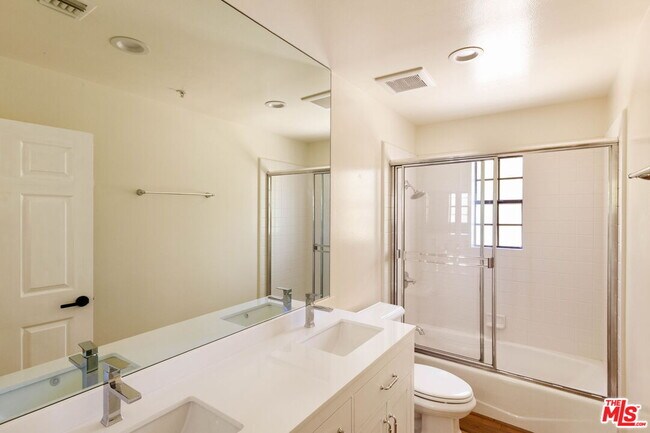 Building Photo - 5237 San Feliciano Dr