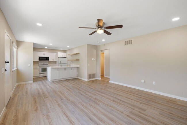 Building Photo - 46869 CA-74