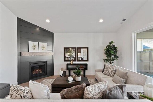 Building Photo - Newer 3-Bedroom in Star
