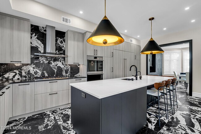 Building Photo - 215 Hollywood Ave