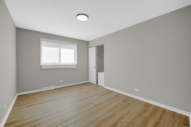 Building Photo - 14500 Van Buren St
