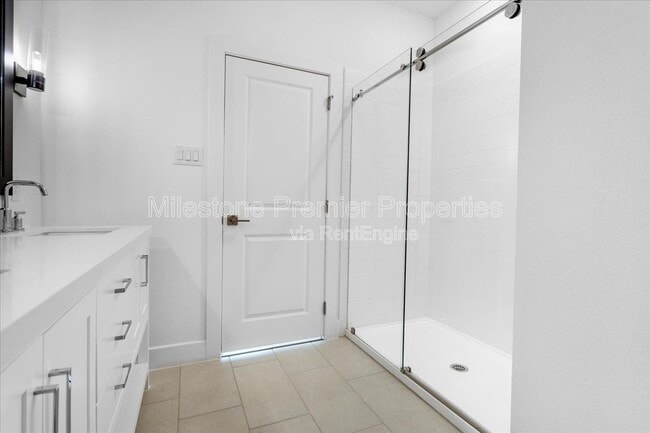 Building Photo - 820 Sunflower Trl