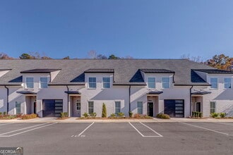 Building Photo - 79 Chateau Dr SE