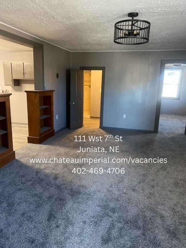 Building Photo - 2 bedroom house