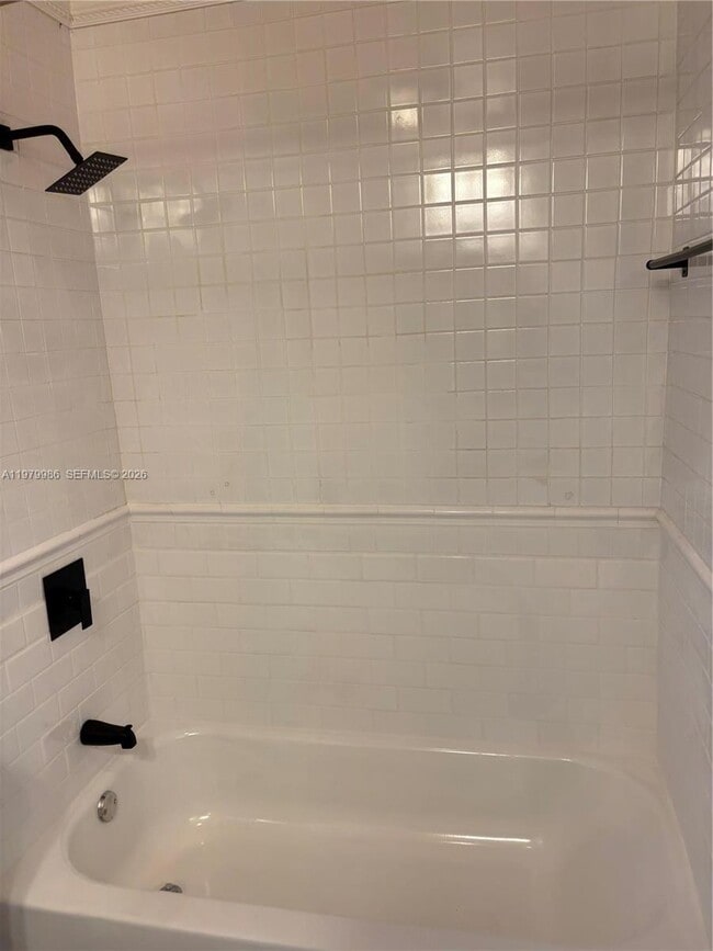 Building Photo - 729 NE 2nd Ct