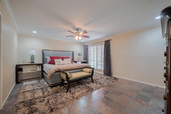 Building Photo - 12231 Carriage Hill Dr
