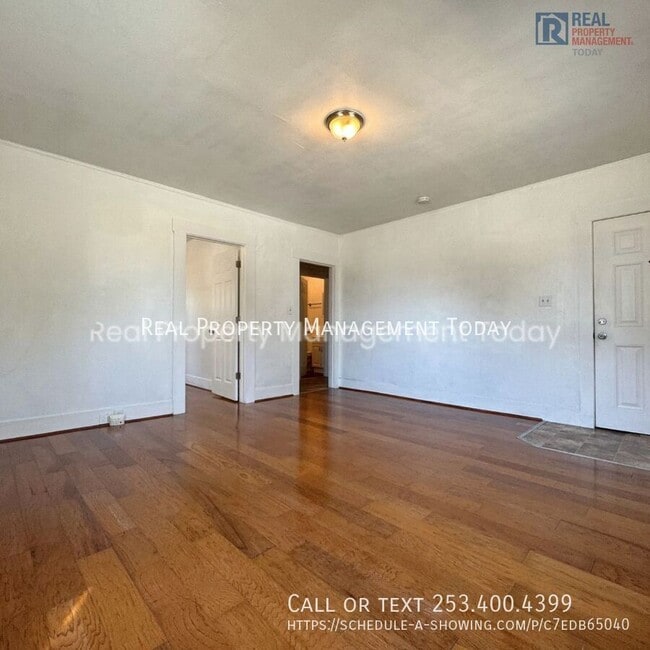 Building Photo - 1002 S 14th St