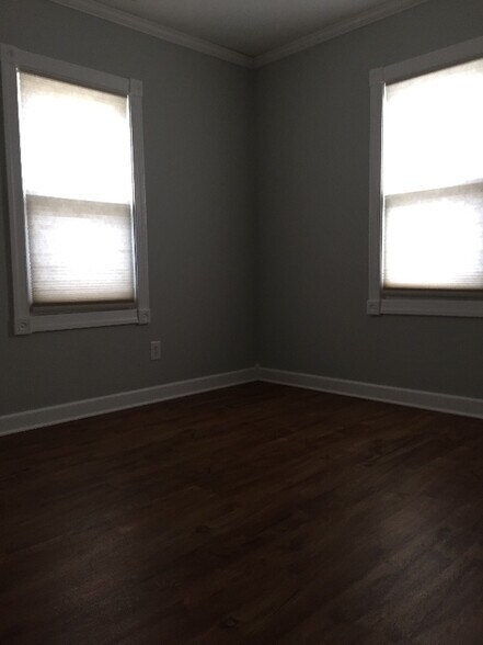 Building Photo - 4734 NE 28th Ct