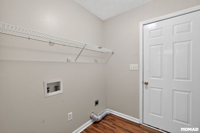 Building Photo - 198 Lakeview Dr