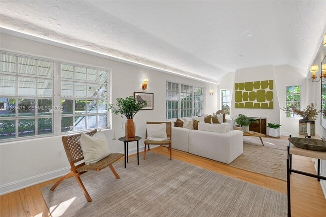 Building Photo - 1305 Alhambra Cir