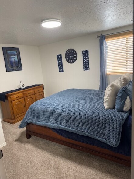 Building Photo - 6200 Snowview Dr