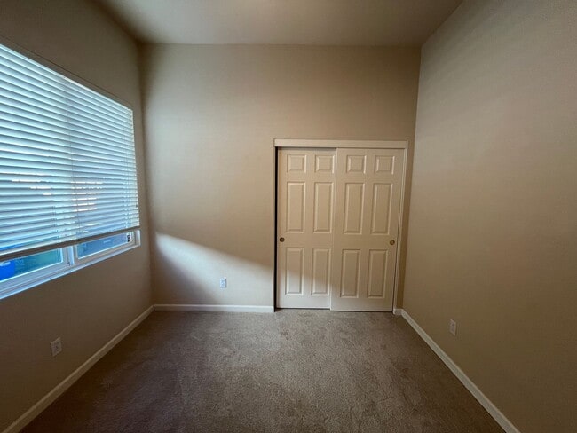 Building Photo - Beautiful Clean 3 Bedroom 2 Bath 1451 Sqft...