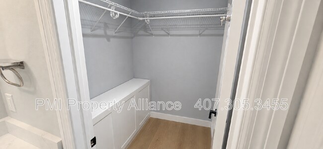 Building Photo - 1120 Lincoln Terrace