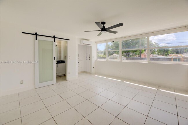 Building Photo - 1240 Peri St