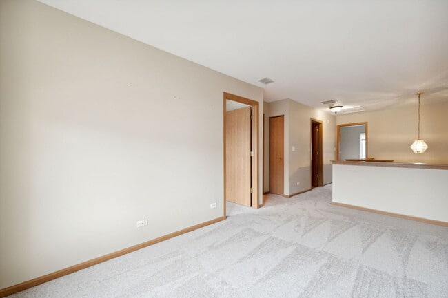 Building Photo - 640 Lincoln Station Dr