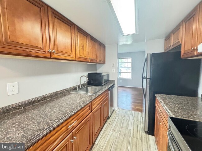 Building Photo - 6674 Ducketts Ln