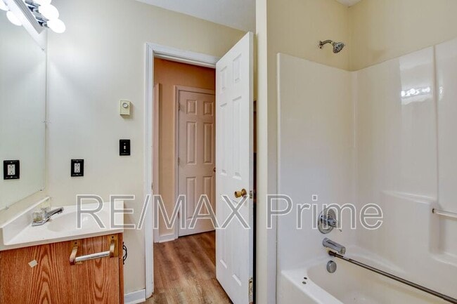 Building Photo - 409 Hunter St