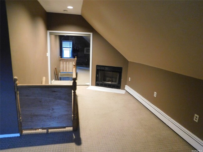 Building Photo - 360 Woodland Dr