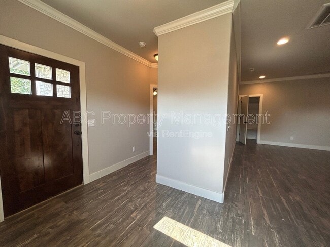Building Photo - 3101 SW Warberry Ave