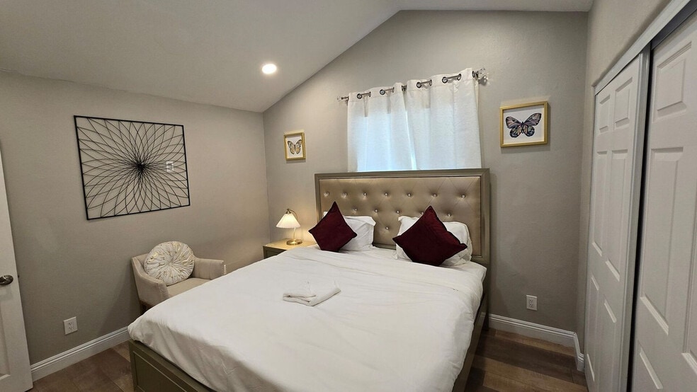 Building Photo - 1059 Gillespie Dr