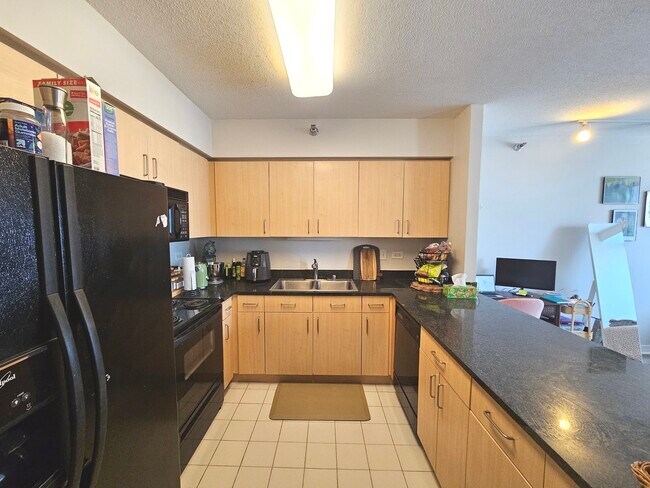 Building Photo - 512 N McClurg Ct