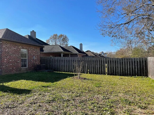 Building Photo - 232 Shadowbrush Bnd