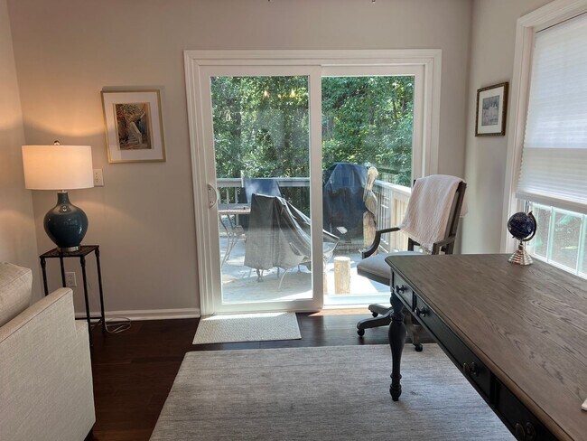 Building Photo - Lovely Condo in Shipyard with a Garage