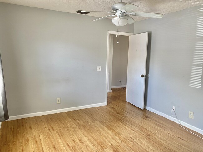 Building Photo - 5330 Elmhurst Rd