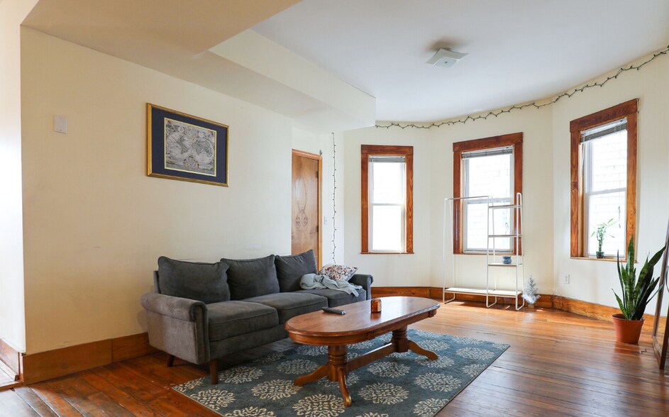 Building Photo - 346 Faneuil St