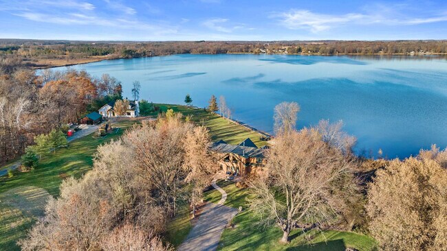 Building Photo - 222 Grouse Dr