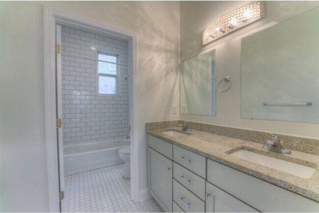 Building Photo - 1224 Faxon Ave
