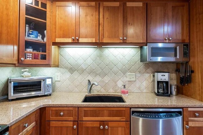 Building Photo - 1105 Clairemont Ave