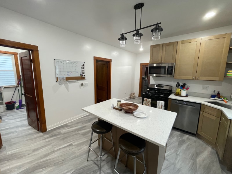 Building Photo - 5855 W Leland Ave