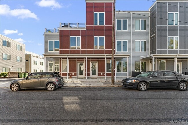 Building Photo - 108 W 12th St E