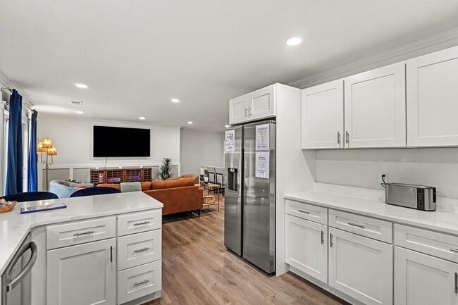 Building Photo - 2100 Thimble Creek Dr