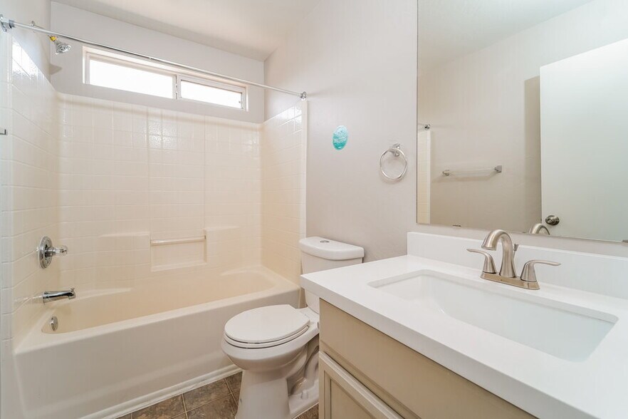 Building Photo - 2838 S Benton Cir