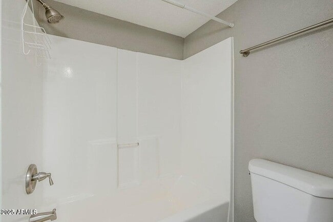 Building Photo - 1826 N Spring