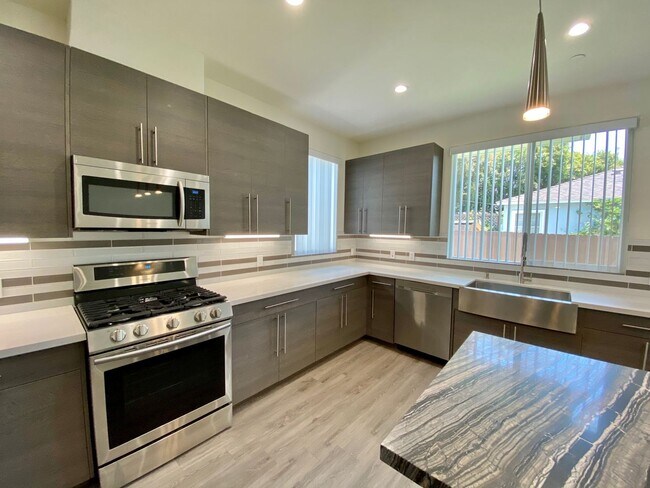 Building Photo - 6437 86th