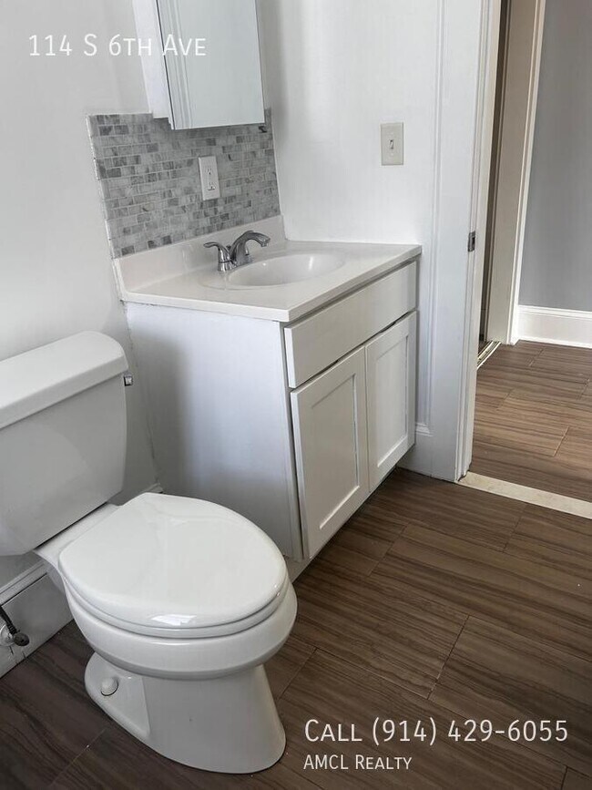 Building Photo - 114 S 6th Ave