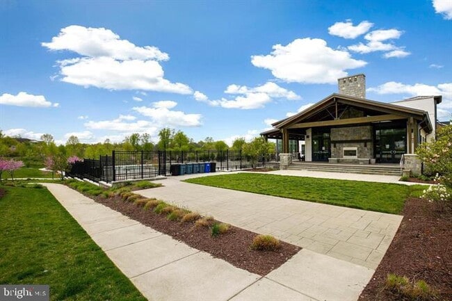 Building Photo - 722 Crown Park Ave