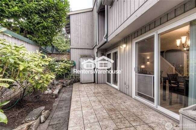 Building Photo - Spacious 3-Bedroom Townhome in Desirable C...
