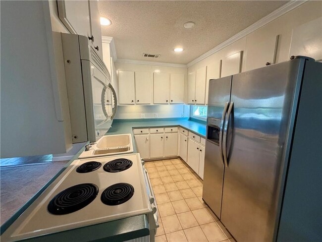 Building Photo - 311 Deerwood Cir