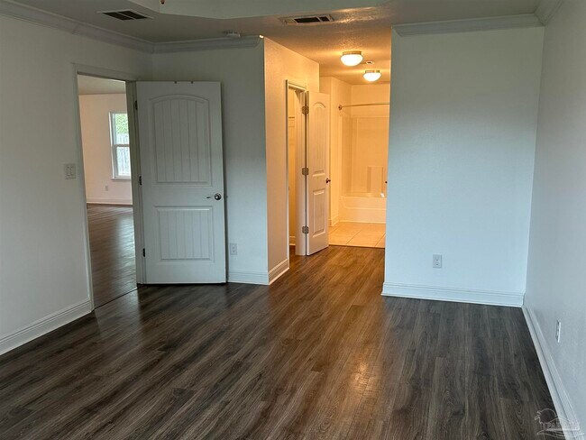 Building Photo - 323 Tree Swallow Dr