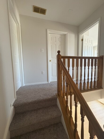 Building Photo - 17 Versailles Ct