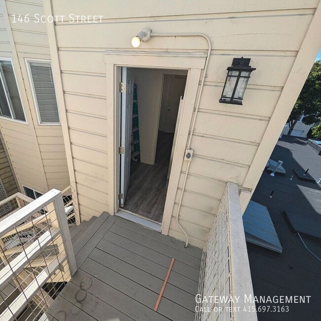 Building Photo - 146 Scott St