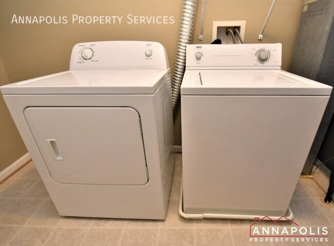 Building Photo - 1967 buckwheat court